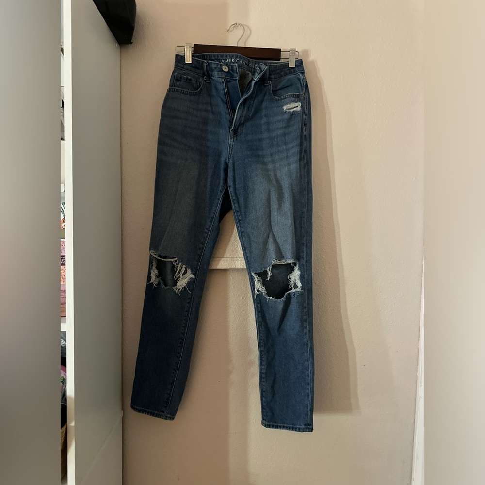 AMERICAN EAGLE MOM JEAN
